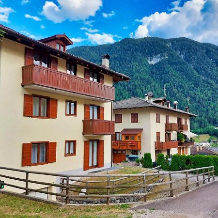 Casa Molini Lägenhet Malè Exteriör bild