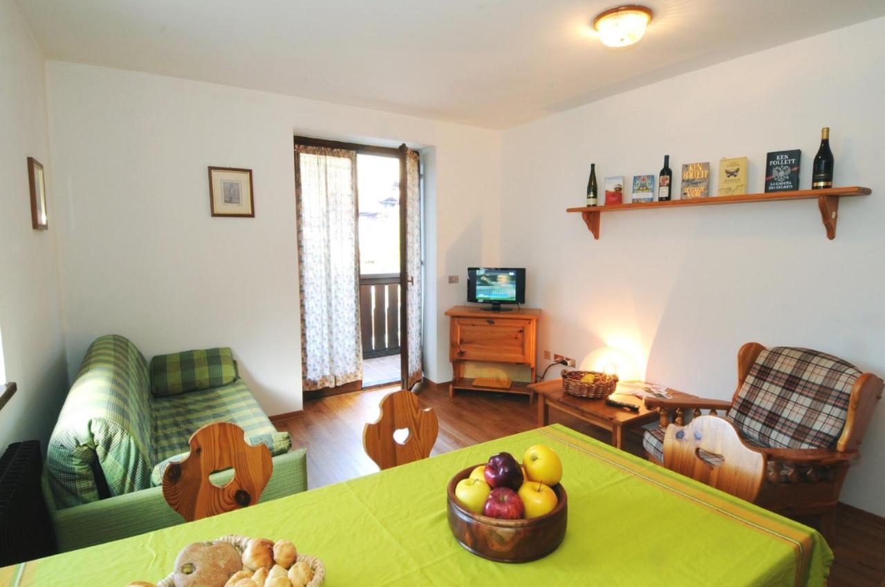 Casa Molini Lägenhet Malè Exteriör bild