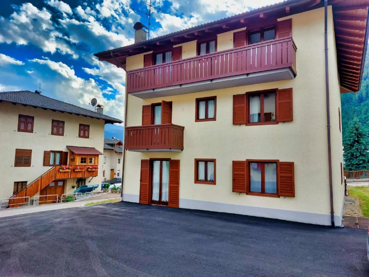 Casa Molini Lägenhet Malè Exteriör bild